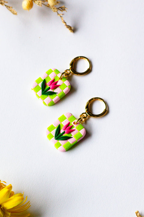 Checkerboard Tulip Huggie - Green and Pink