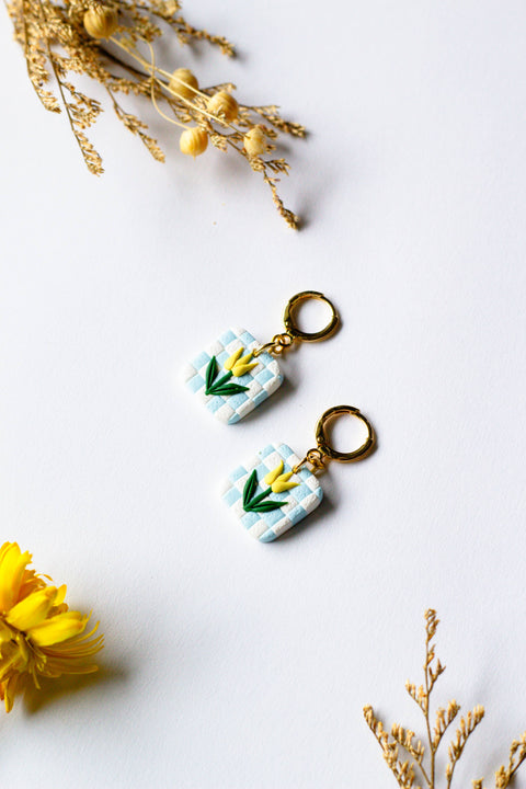 Checkerboard Tulip Huggie - Blue and White