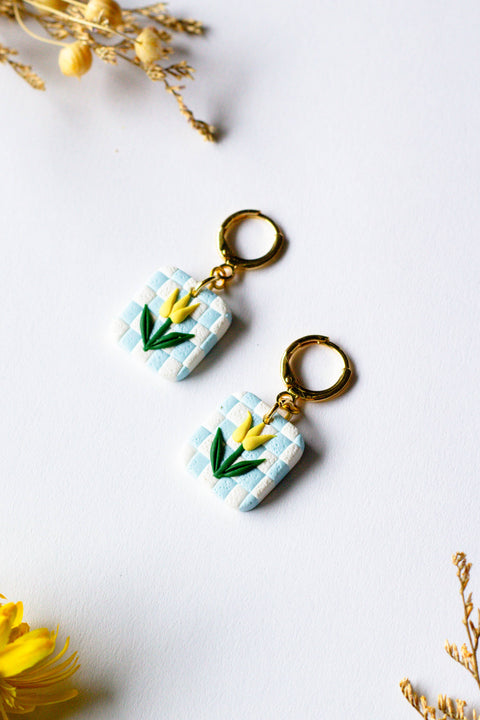 Checkerboard Tulip Huggie - Blue and White